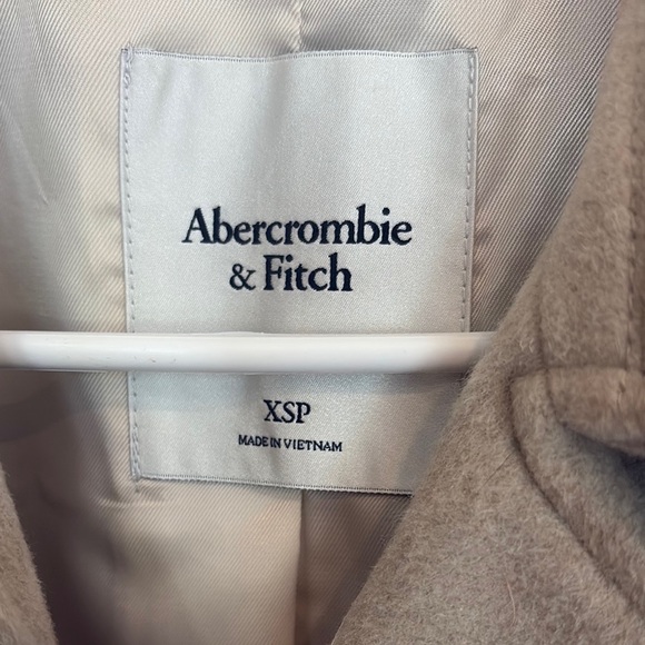 New with tags A&F Long Beige Trench Coat - Picture 3 of 5